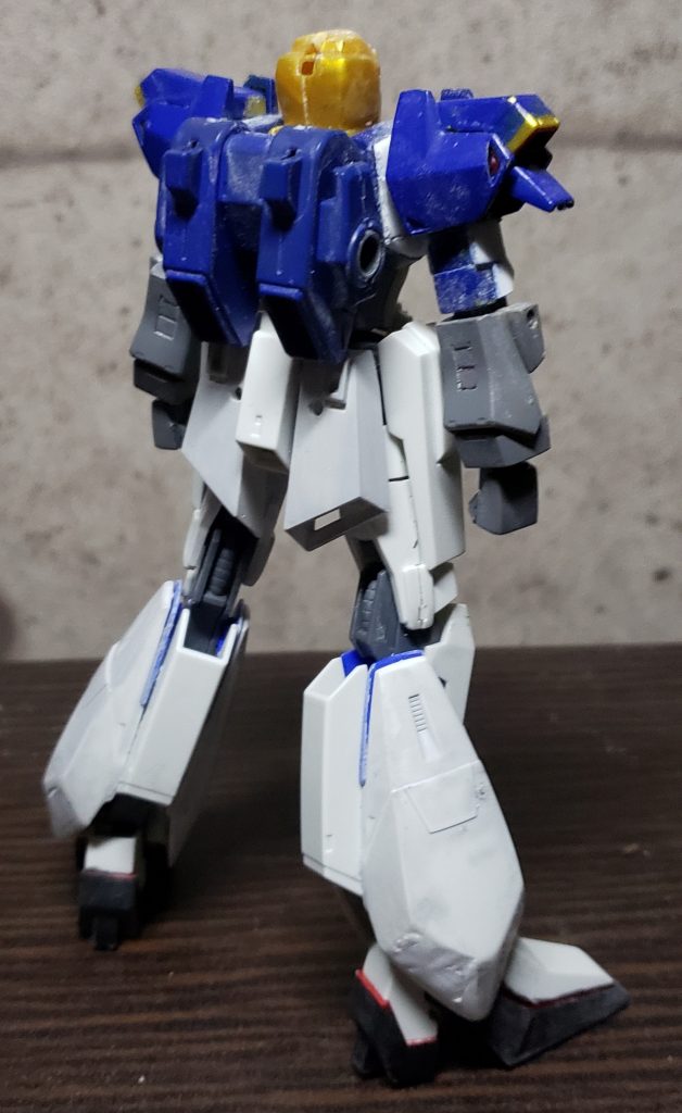 脚部側面の噴射口(スラスター=ノズル)は3mmプラ板の積層にて塞ぐ。