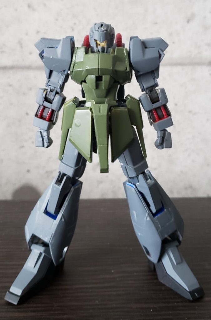 目元(マスク部)を削りモノアイを収める説得力を作るもモノアイを作り込むことはせず。