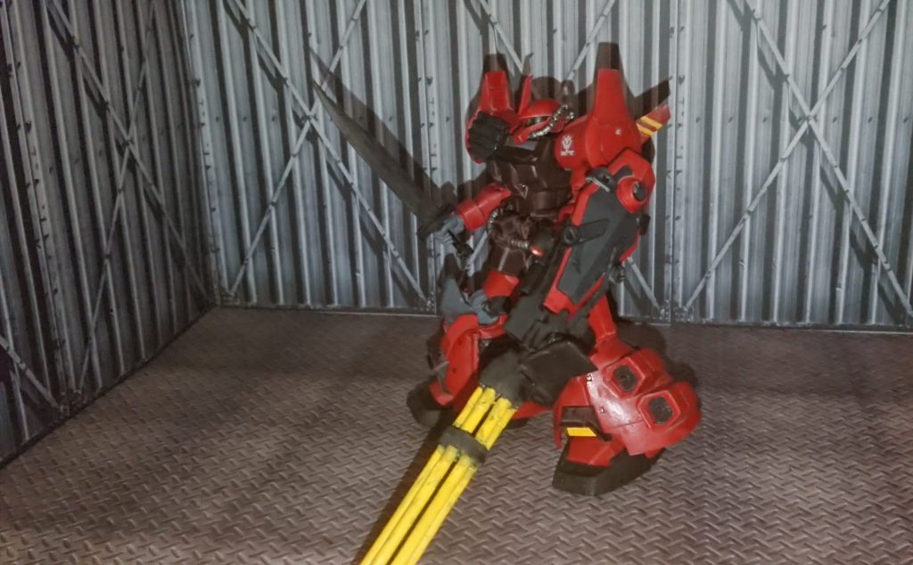 「……改修に改修を重ねてコイツにここまで過ごすこともなるとはなぁ」


基地内でその機体を見上げた男は,タバコを吹かせながらも今までの戦いを思い出すかのよう大した弾薬も残っていない事も察してか,男はただ迫ってくる連邦との戦いに己が残していった味方への想いを掲げながらも彼はただ今までの戦争や散っていった同志達の最期を思い出していた。