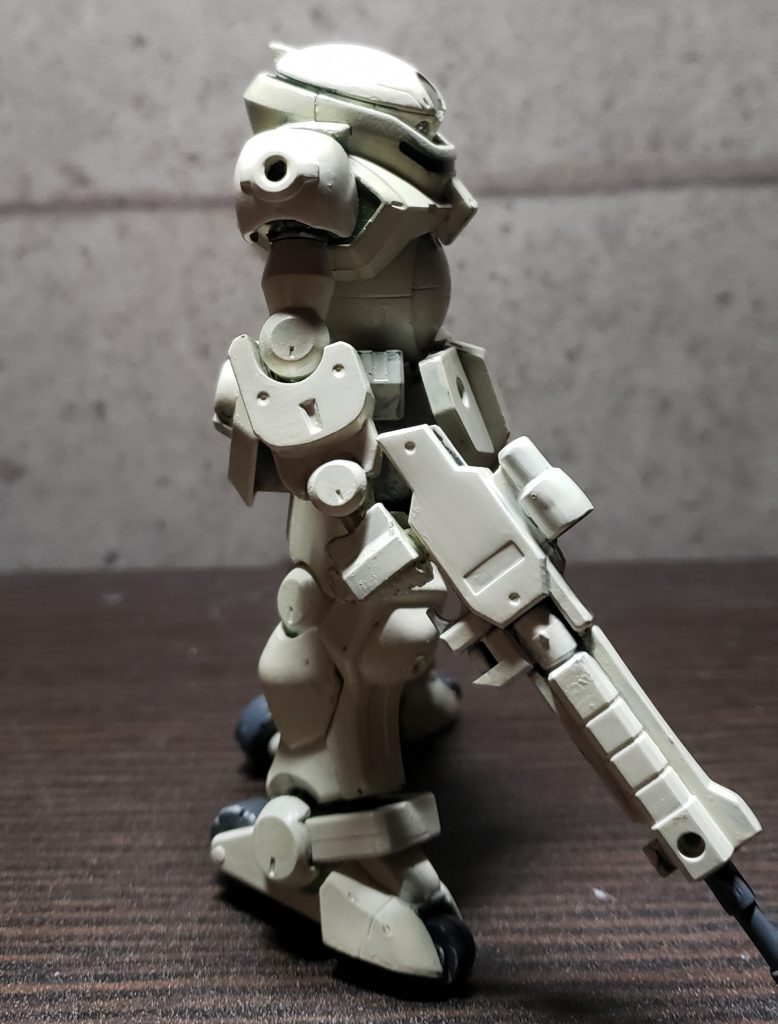 前後のバランス。
配色は機械生命体に近付けるうえでF2ザク(連邦)やザク1スナイパータイプを連想させる色合いとなった。
退色や錆表現等は見送らせていただく。
皆さんもぜひ制作してみてはいかがだろうか。