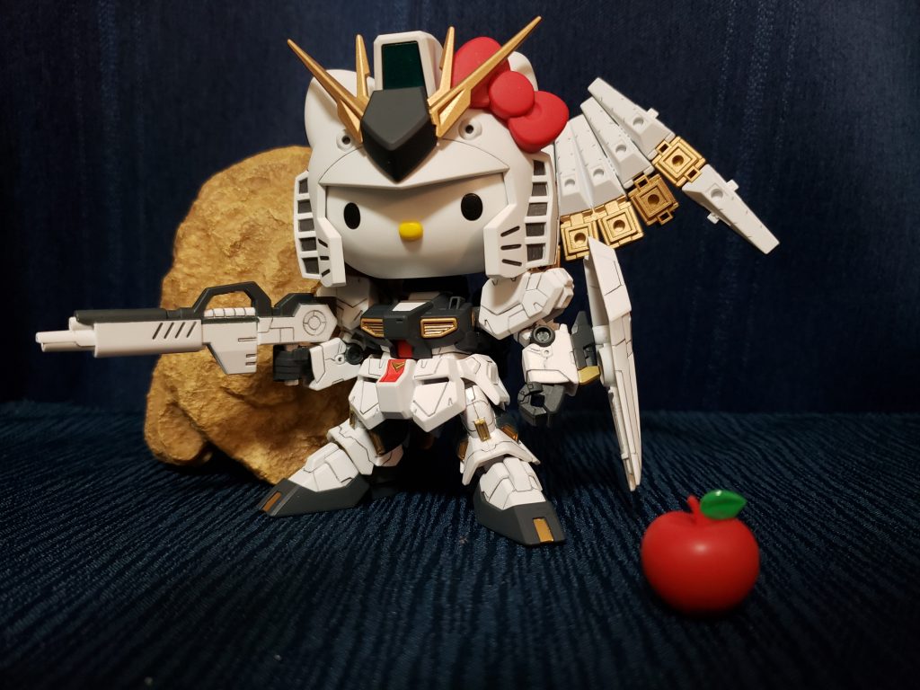 頭はRX-78-2のをそのまま使ってて、ボディと角はBB戦士387のνガンダムから持ってきました。
頭のジョイントが合わないのでプチ改造が必要でした。