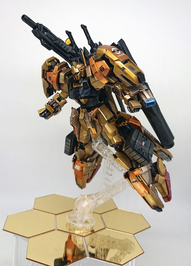アバランチユニットはゴールドに塗装して百式仕様に