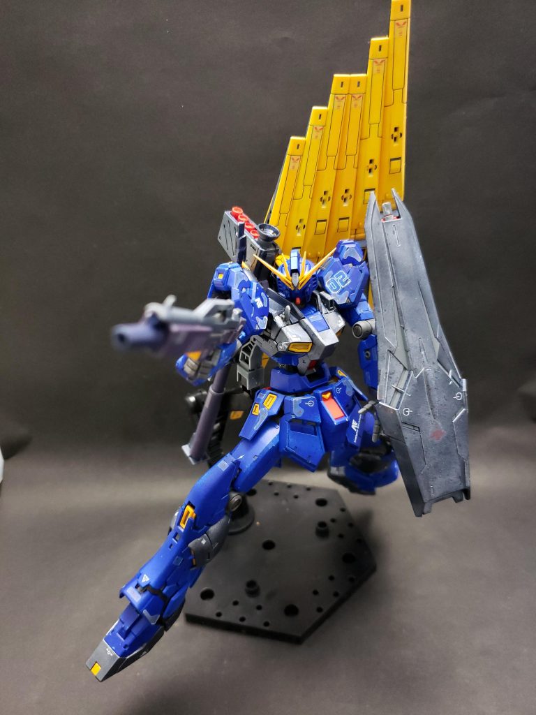 ビームライフルを構えて🎵最近シールドを逆さまに持たせるとカッコイイ事に気が付きました(*´罒`*)