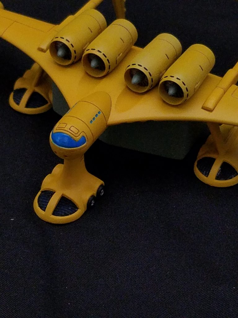 一番苦労したフィンのカバー。
最初はWAVEのCメッシュで製作しましたが、フィンと干渉して取り付け出来なく挫折。
塗装後、諸々あって黒いストッキングを使用して、何とか上手くいきました。
入手経路？……ナイショ(笑)