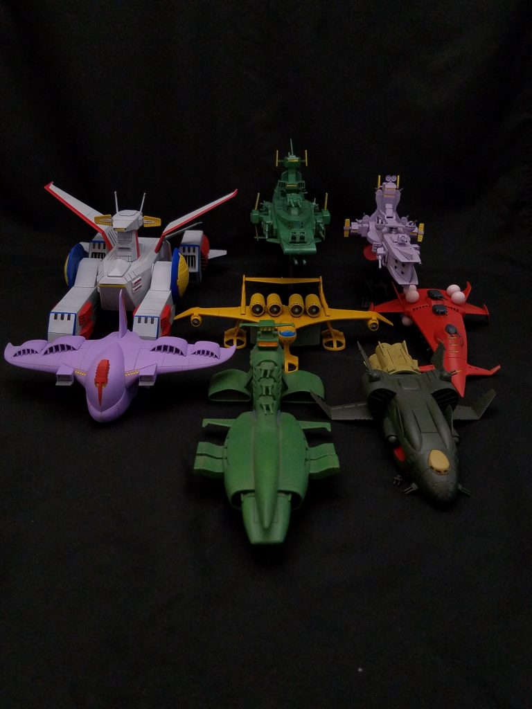 一年戦争の旧キット艦船シリーズ大集合。
厳密には1/2400 ホワイトベースや1/1200 ファルメルもありますが、ファルメルはムサイとコンパチ仕様だし、ホワイトベースは1/1200があるので勘弁。