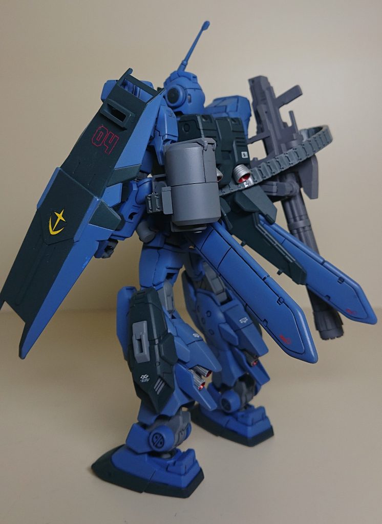 塗装は基本的にBDシリーズと同じで仕上げています。
下地と関節はメカサフライト。
ボディーは、BD1ブルーとBD3グレー。
その他はレッド・シルバー・ゴールドは普通のやつ。