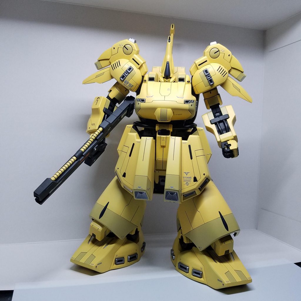 全身にスジボリ、メタルパーツ追加、色分け別売りの水転写式デカール貼りなどを行い情報量の増加をしてみました。