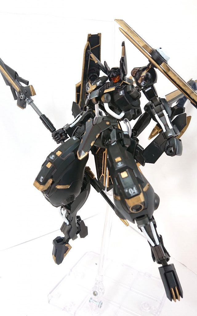 ブレイヴやフラッグ等の弱点であった装甲の薄さを若干ではあるが克服した機体。そのため従来の変形機構を廃止、新たな変形機構「ヴァルキュリア・ストライダー」を採用した。