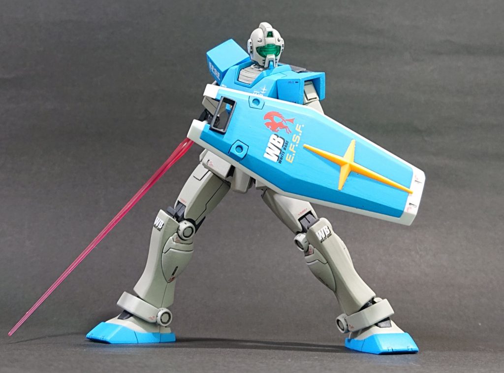 最初は普通のジムを作ってたんですが、作ってるウチに初期アニメ版フォルムでORIGIN版スレッガージムを作ってみようと、途中で思いつき路線変更。