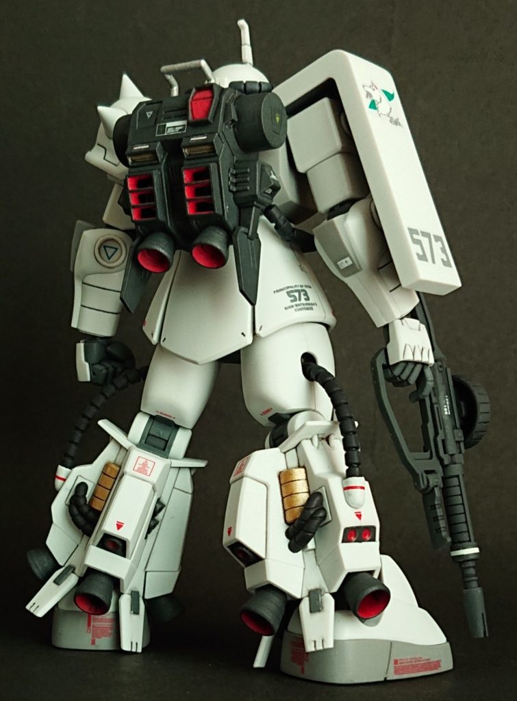 マシンガンの持ち手の手首の角度を変更し、武器のスコープにＨアイズを使用しました。