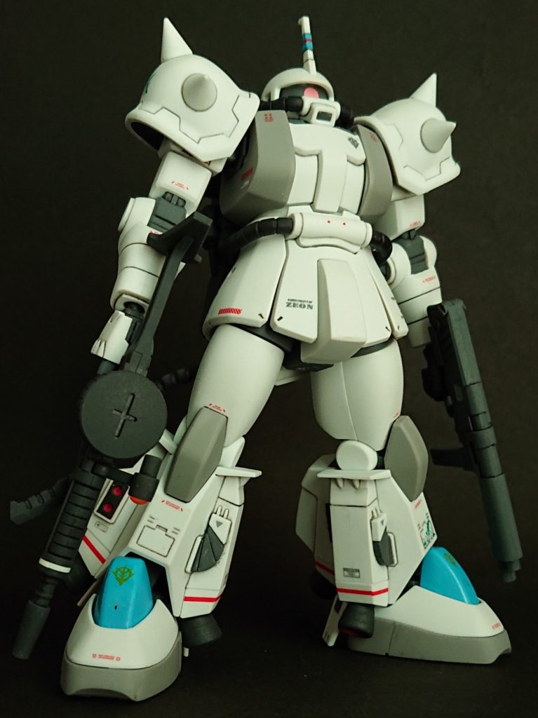 ブレードアンテナ、右肩、前面スカート、両足バーニアカバー、足首の甲、武器を追加するようになってます。