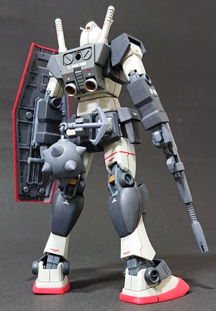 ベースキットの太ももが細過ぎると感じ、左右1mmづつ幅増ししてあります。