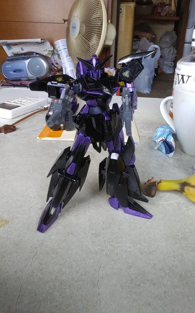 GNサブマシンガン二丁拳銃です。貫通力もあってどんな壁でも撃ち抜く威力があります。