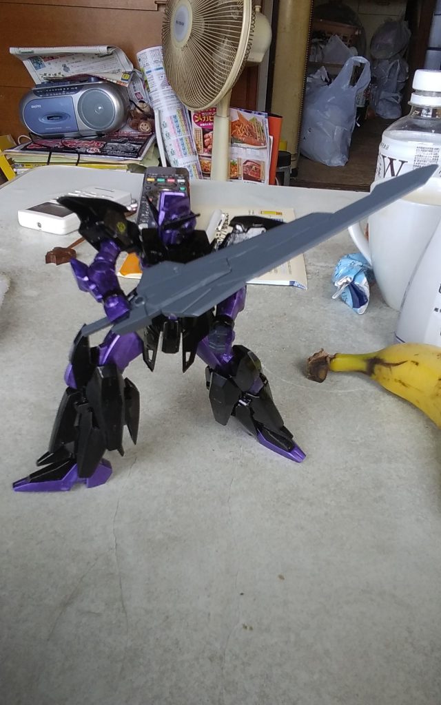 GNバスターソードです。ガンダムMK-Ⅲでも持たせても威力あるかなと思い付けました。