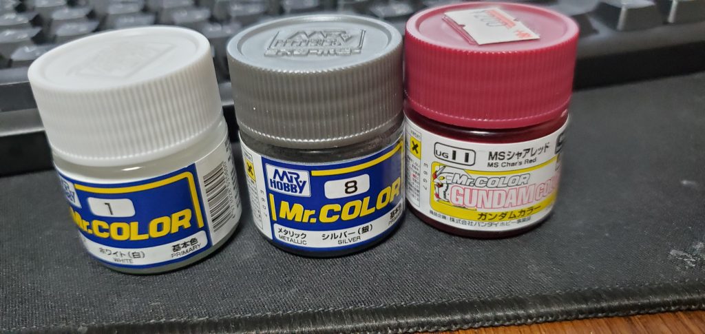 黒サフを拭いてからこれらの塗料でエアブラシを使用し塗装しました。