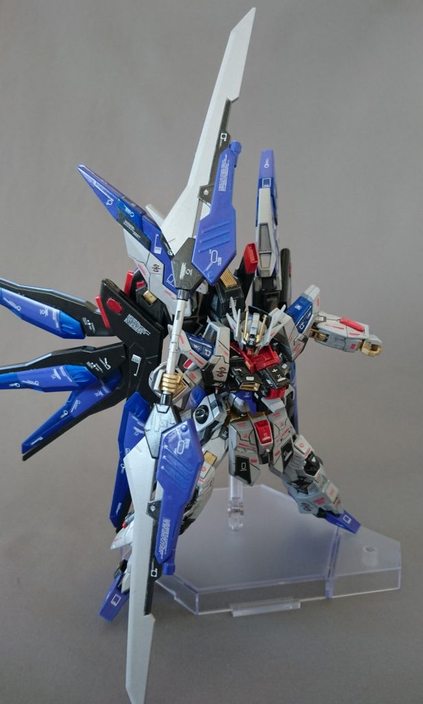 ブレードアクション
ストフリのビームサーベルを使っているため連結ができます!