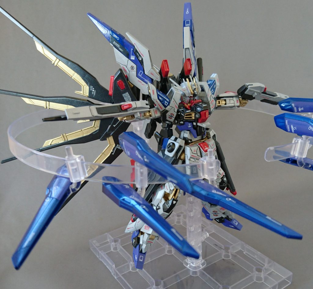 武装9 スーパードラグーン
(ストライクフリーダムガンダムより)
気合い入れて筋彫りし、塗り分けし、更にデカールを統一しました!
大変でした...(´・ω・`)