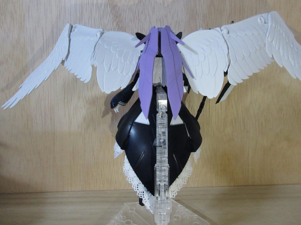 背部の翼はビルドダイバーズのスカイハイウイングスです。4枚羽根にしたかったけど干渉問題で無しになりました。