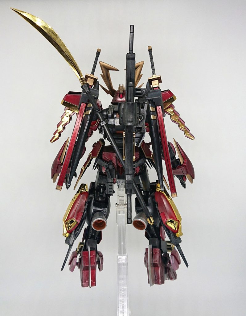 【後ろ】
ふくらはぎのパーツは軸接続なので可動します。