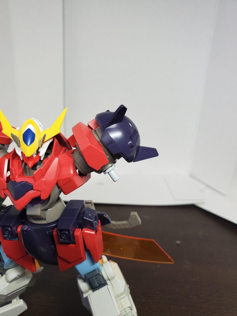 オーガジンクスの肩も腕との接続を変更。キャンペーンのジョイントパーツを使用してグシオンの腕と接続できるようにしました。