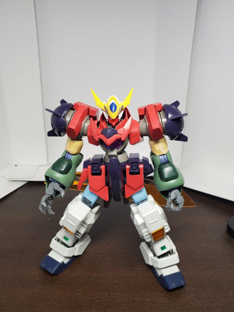 オーガジンクスの胴体にグシオンの腕、ヘイズルの足と、かなりがっしりした体型になってます。