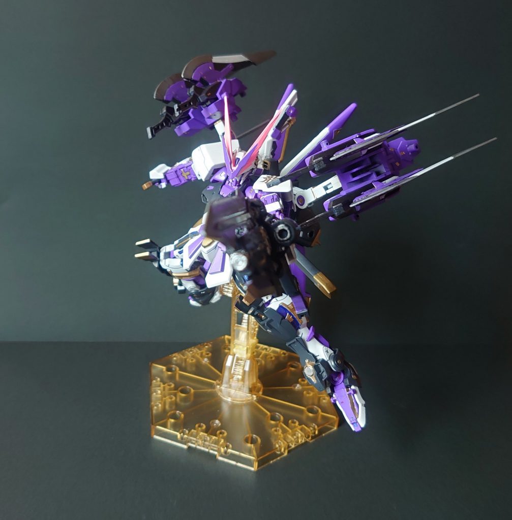 カレトヴルッフ・ガンモード
レッドドラゴンでも使われた装備カレトヴルッフ。
唯一の遠距離装備である。
ウイング部は回転して動きをつけられる。