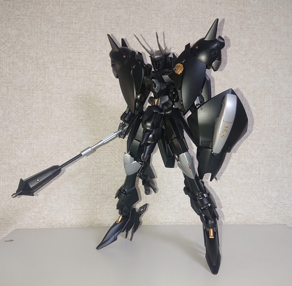 MAGE (Marscode Graze Elf)
火星、月、地球にて新たなMAの鼓動が観測された際、急遽極秘裏に開発された11番目のワンオフグレイズ。「メイジ」もしくは「メイズ」と呼称され、グレイズアインをベースに火星のロストテクノロジー等を利用し、名前のとおり黒衣の魔術師のような異様な外見をしている。武装は電磁メイスとシールド、背中には大型アックスをマウントできるようになっている。パイロットは決まっておらず、ロールアウトまで暫くかかりそうだ、とは開発者の談。