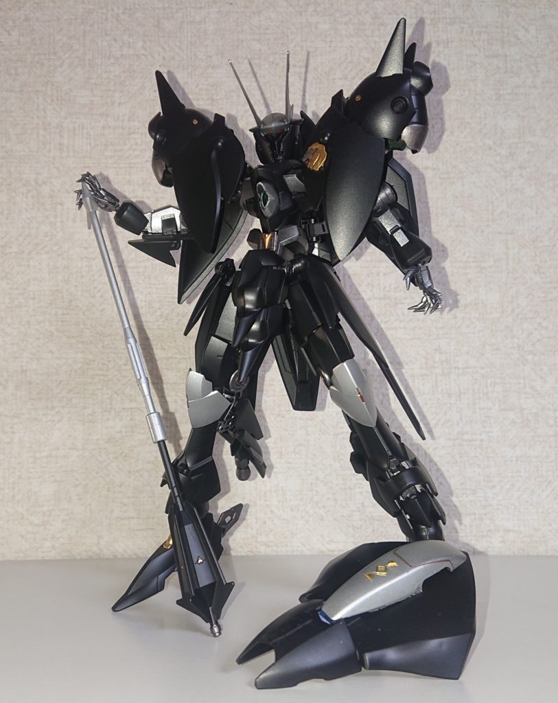 メイスをついて、あれっぽいポーズ(^w^)
ネーミングもモチーフの機体を参考に、見た目と鉄血の世界観に合うようにしましたf(^_^;