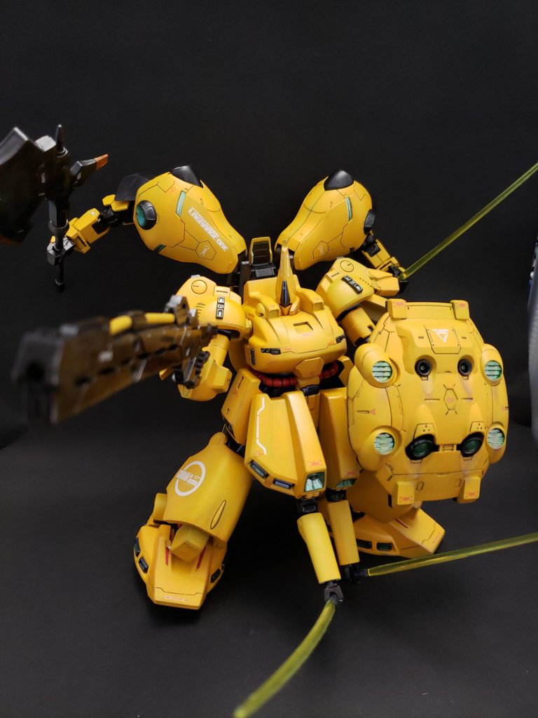 サブアームを全て展開してビームライフル、ビームサーベル、グシオンアックスを装備🎵