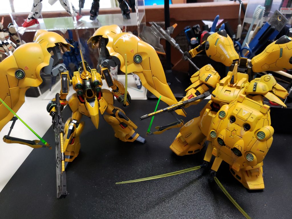 以前制作した「なんちゃってジ・O風クシャトリヤ」とツーショット🎵
このサブアーム装備の大型MSコンビに勝てる連邦MSかかってこいやщ(゚д゚щ)カモーン♪