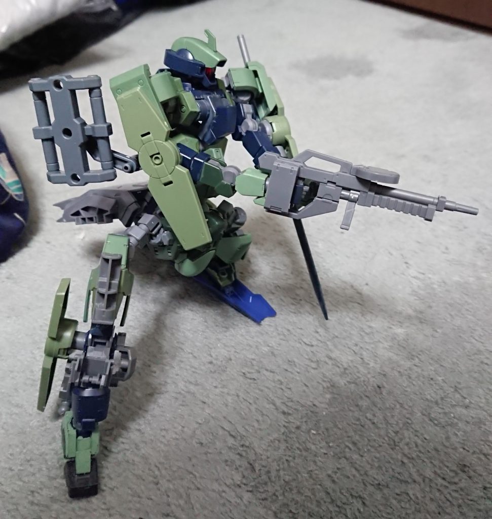 ???「こいつ、使えるぞ。」
整備兵「なんだ!?」
???「この機体をよこせ!今からこの機体はオレのものだ。」
整備兵「貴様、何者だ!」
クリート「オレの名はクリート。クリート=エンデバーという名の傭兵だ。」
整備兵「ヘルゲートをどうするつもりだ。」