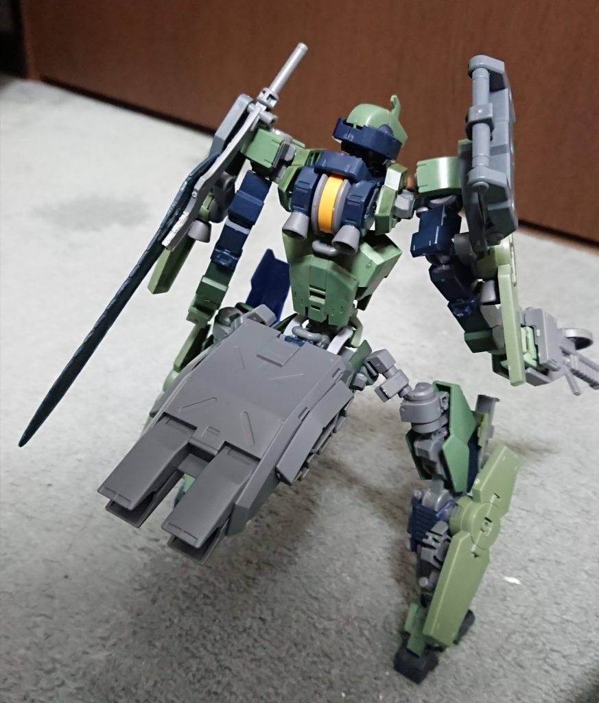 クリート「一般兵装型か。ガルムロディくらいならこれで十分だな。」
海賊部隊「なんだ、あの機体は?」
クリート「よぉ!ルーシェント。お前らの機体、大分ガタが来てるんじゃねぇのか?」
ルーシェント「クリートの野郎か!随分馬鹿にしやがって!」