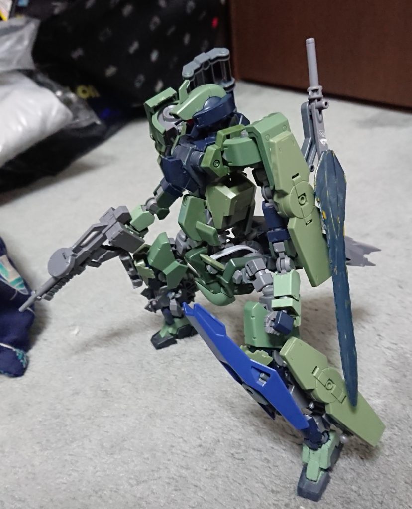 整備兵「凄い………ヘルゲートを使いこなす奴は初めて見た。」
クリート「おい!整備兵。この機体を譲ってくれた礼だ。」
クリートはギャラルホルンにルーシェントの身柄を引き渡した。