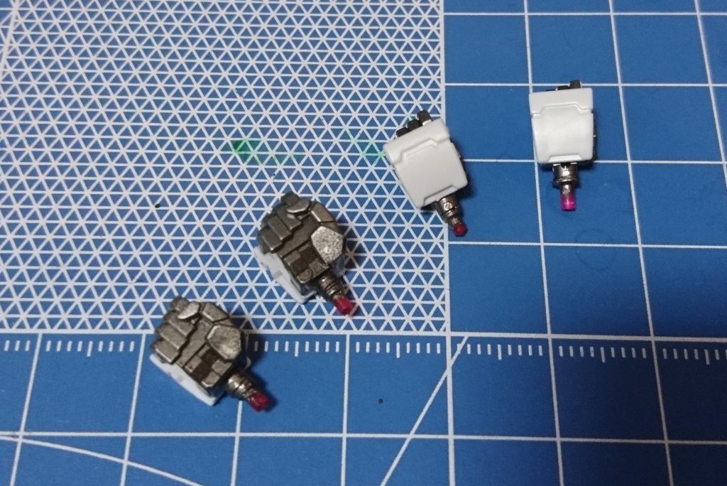 [サブアーム掌部]
00系2ndシーズン機体のハンドパーツを流用。小さめなんでぴったりでした。接続部はビームサーベルの差し込み部分を接着。