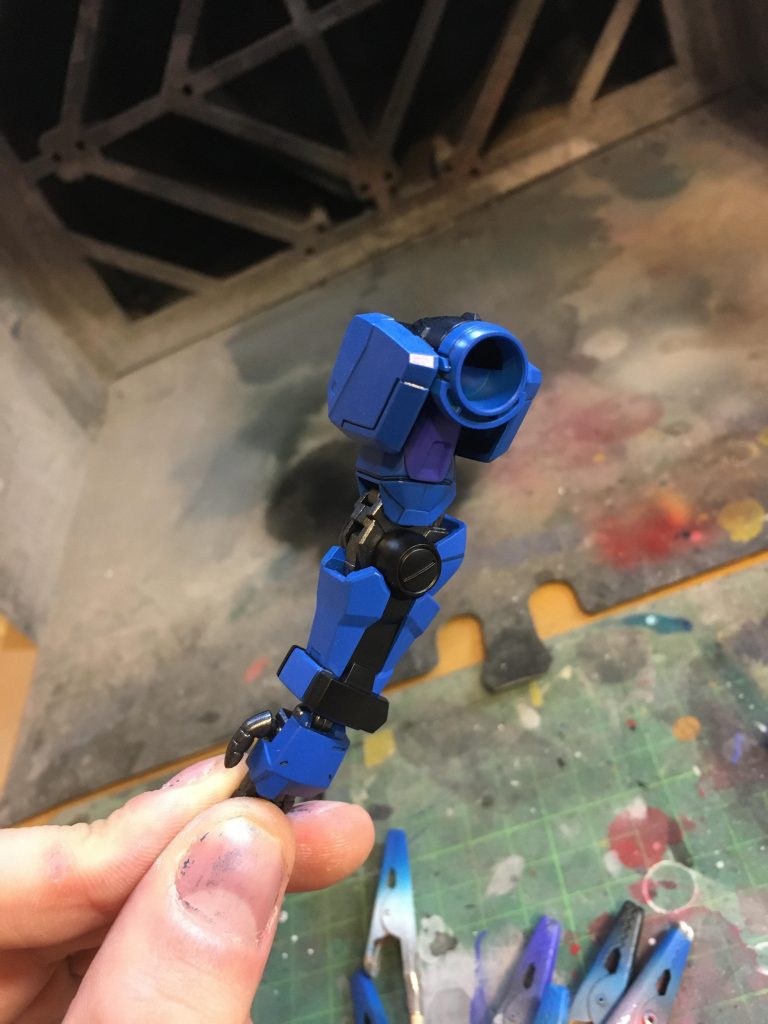 本当は全身真っ青にするつもりでしたが友達に「シホ専用カラーみたいだな」と言われたのでアクセントで黒を入れてみました。