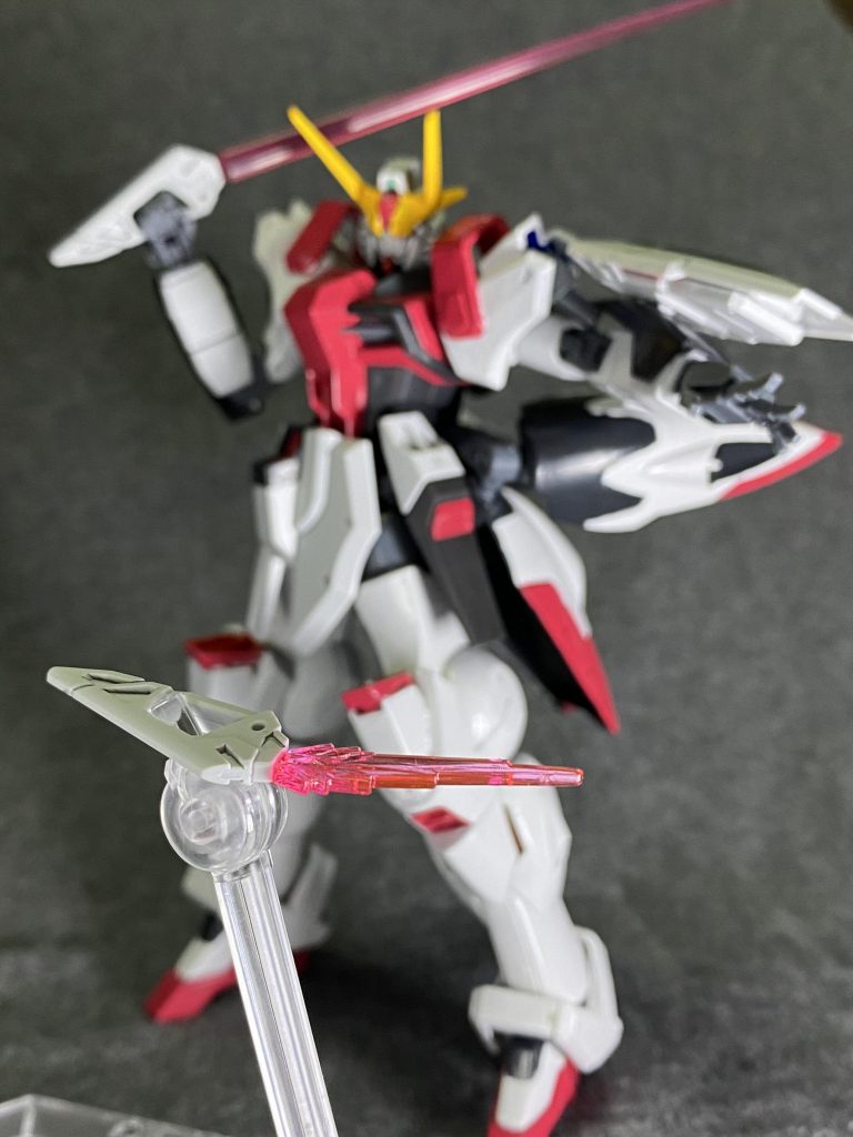 膝に移設したブーメラン。
本家デスティニーと同じように投擲武器としても、手持ちでビームサーベルとしても使用可能。