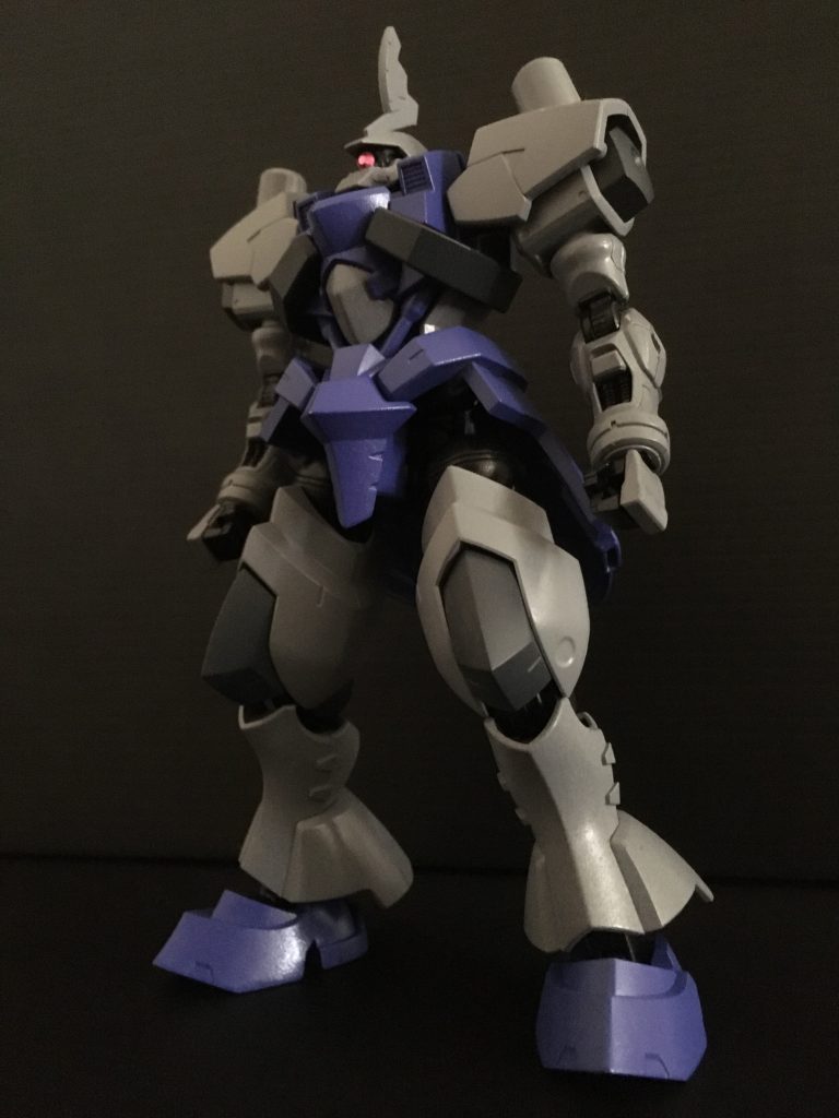 ローカル社は、近接戦闘に特化した運動性能と装甲を備えたMS「タナトス」の運用に成功する。