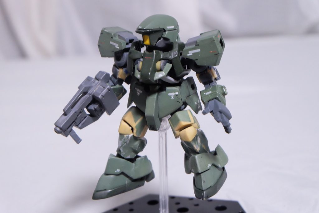 折角、地上戦仕様の太腿を作るなら通常版も…ということで作成。
ザクツーもシルエットブースターで専用の太腿が追加されていたので、クロスシルエットのコンセプト的にも問題ないかなあと。