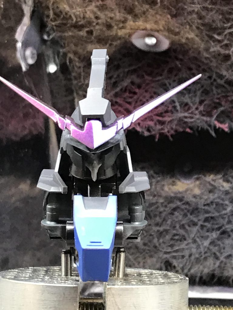 頭部は顎下をガンダムタイプを意識して作成