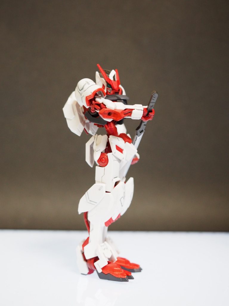 なるべくレッドフレームぽいポーズで。