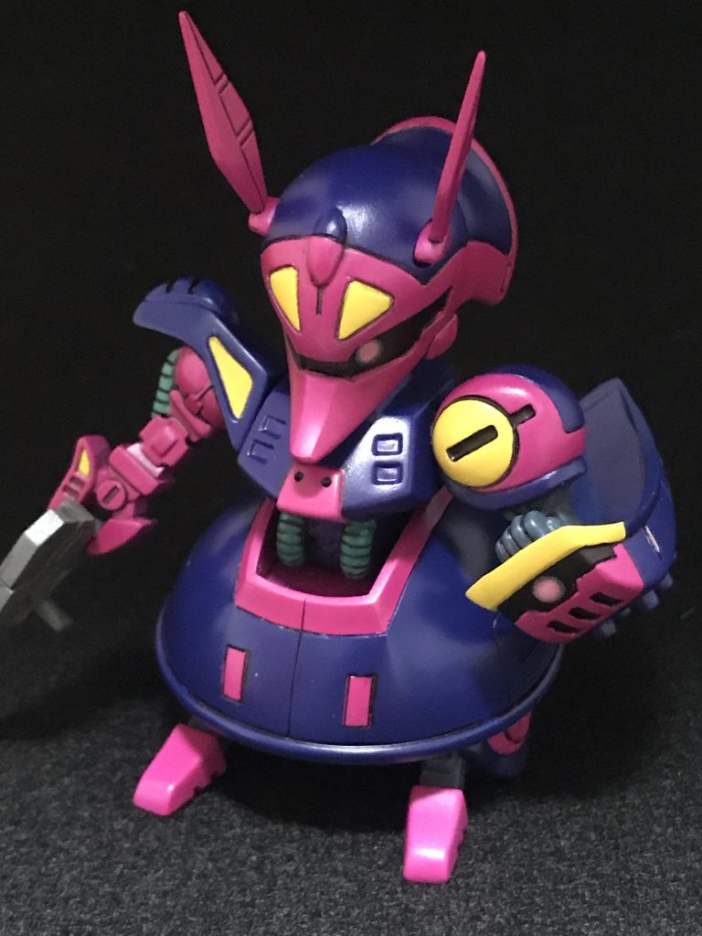 モノアイはラインストーン等を貼ってみたのですが、変に目立ち過ぎてしまったので今まで使わずにため込んでいたシールを貼ってみました。