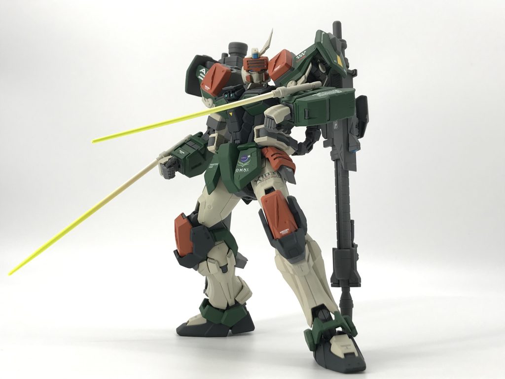 引きでビームサーベルの構え