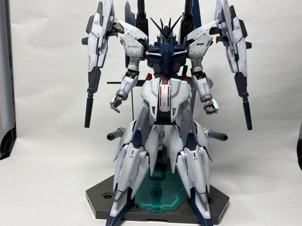 追加アーマーはピンバイスで穴を開けて取り付けた部分と磁石で取り付けてます。