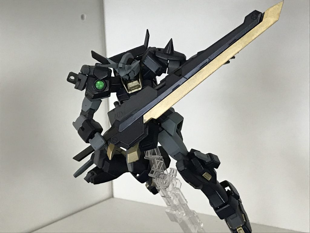 大剣装備ということでガンダムスローネツヴァイを参考にしてるところが多々あります
