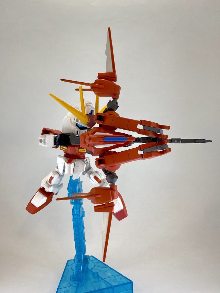 そしてブースターとバックパックと武装を全て合体させると弓なります。これをやるためにこの作品を作りました。