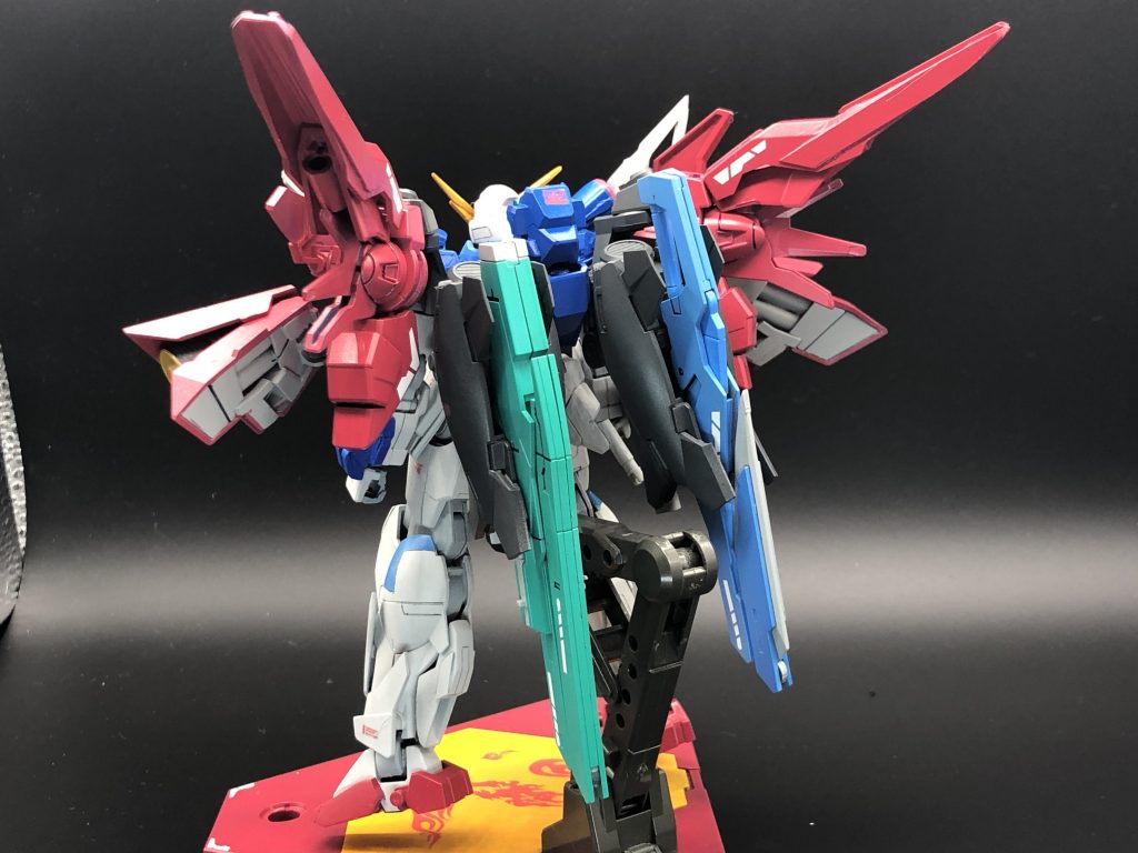 ペルフェくティビリティユニコーンの余りパーツが多かったので大体は流用してます。
カラーはガイアカラーさんの
ベースホワイト
橙色
エヴァピンク
ウルトラブルー
ビリジアングリーン
風蒼
ガンメタル

クリムゾンレッド
継続グレー
を組合せました(≧▽≦)ゞ