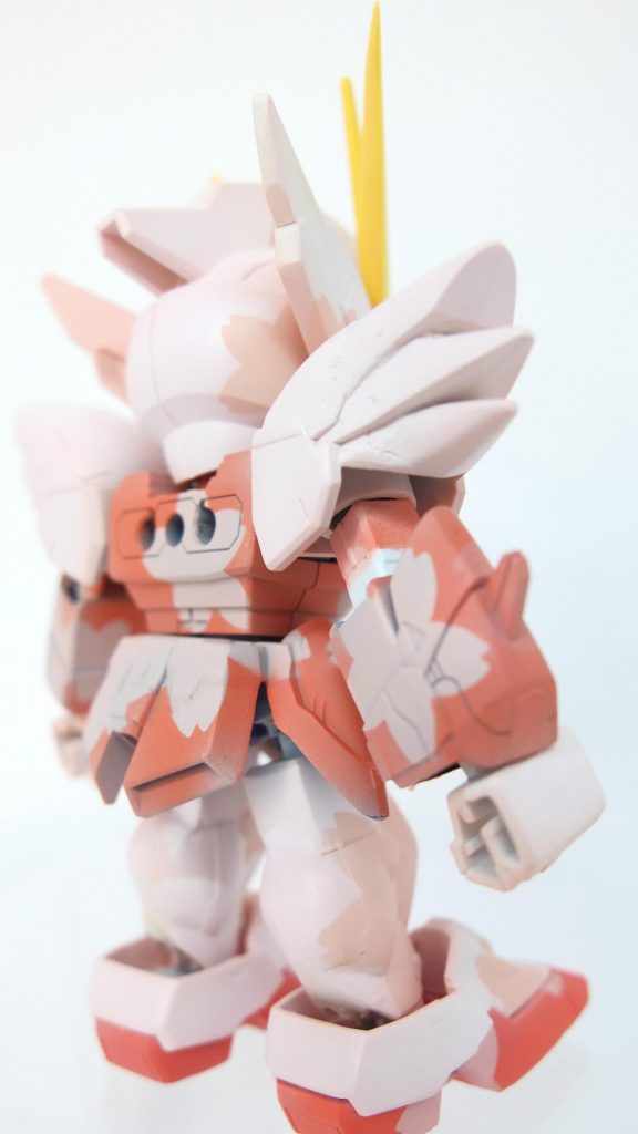 バックパックや羽根で隠れる所が1番マスキングしてあると言うポカをしています…