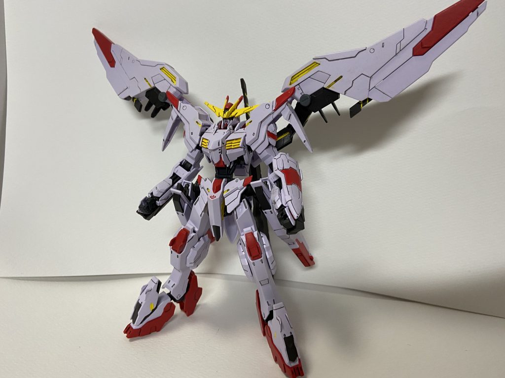 フロントビュー
バックパックバインダーを両肩の位置にまで持ってこられるようにしたのでハシュマルのようなシルエットにできました