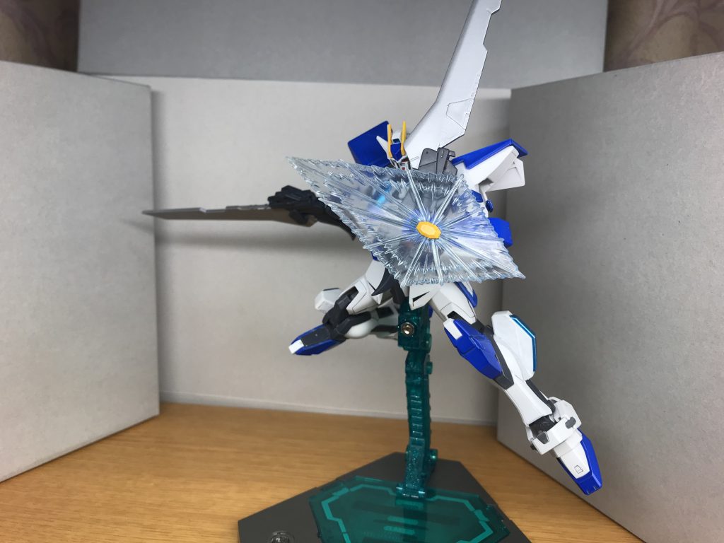 ビームシールド
レジェンドガンダムのものを移植した内蔵兵器
手甲のビームシールド発生器から形成される