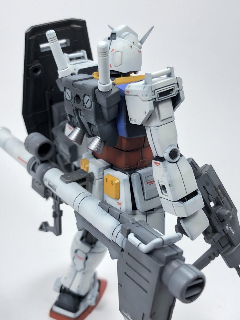 ガンダムバズーカを腰にマウント。